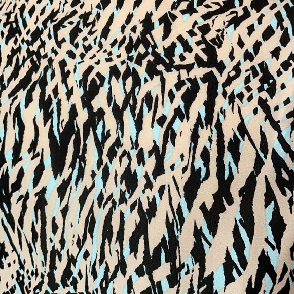 Suzy Shier Sleeveless V Neck Blouse Size Extra Small - Picture 8 of 8